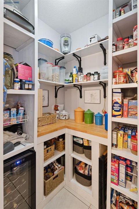 For Sale: $365,000 (4 beds, 2 baths, 1867 Square Feet)
