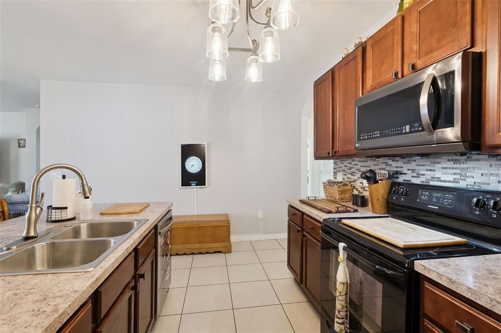 For Sale: $365,000 (4 beds, 2 baths, 1867 Square Feet)