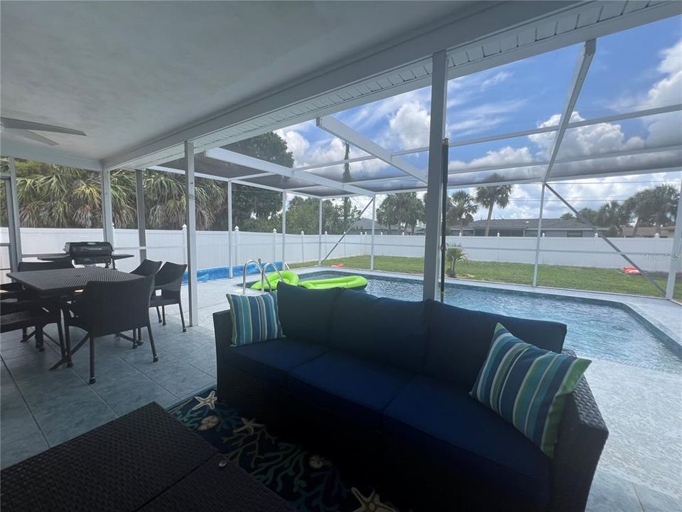 For Rent: $1,900 (2 beds, 2 baths, 1196 Square Feet)