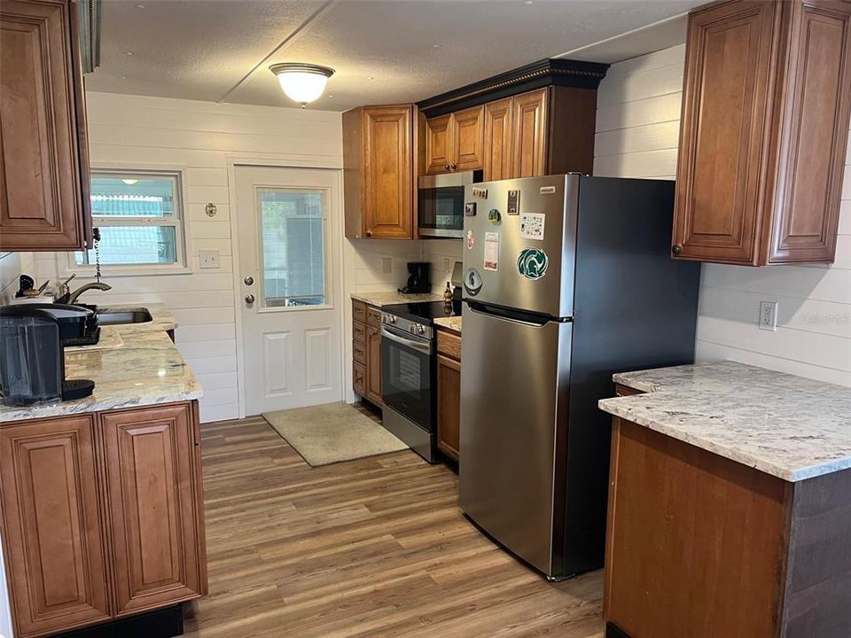 For Sale: $162,000 (2 beds, 1 baths, 984 Square Feet)