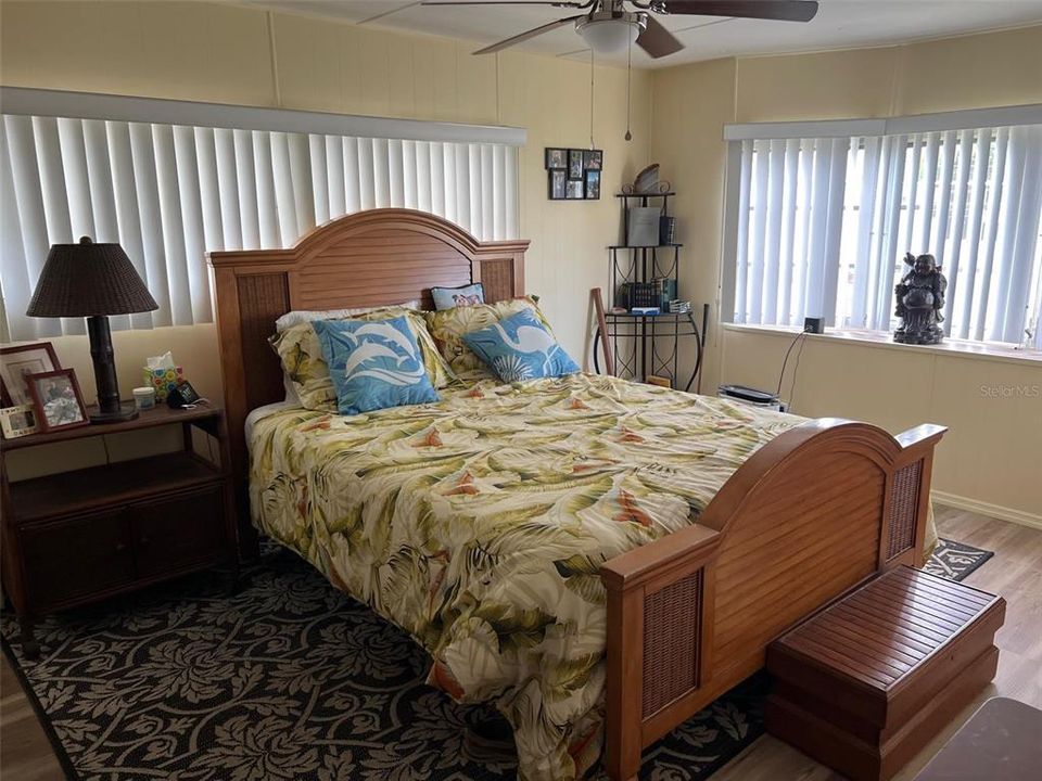 For Sale: $162,000 (2 beds, 1 baths, 984 Square Feet)