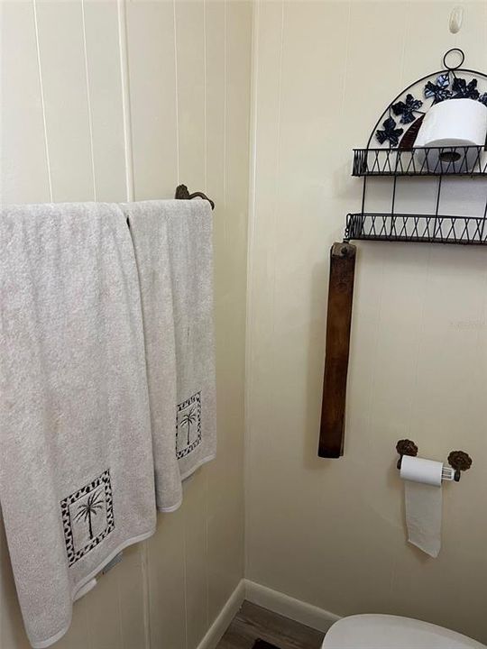 For Sale: $162,000 (2 beds, 1 baths, 984 Square Feet)