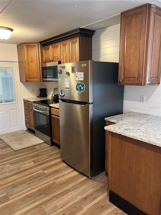 For Sale: $162,000 (2 beds, 1 baths, 984 Square Feet)