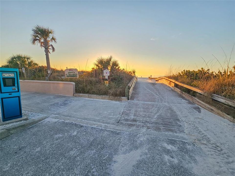 待售: $989,000 (0.11 acres)