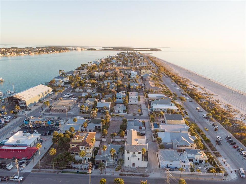 待售: $989,000 (0.11 acres)