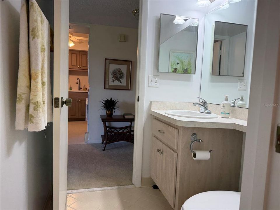 For Sale: $124,900 (2 beds, 1 baths, 1027 Square Feet)