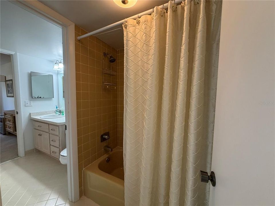 For Sale: $124,900 (2 beds, 1 baths, 1027 Square Feet)