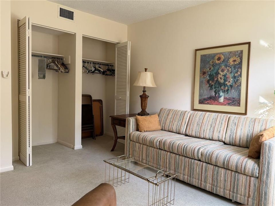 For Sale: $124,900 (2 beds, 1 baths, 1027 Square Feet)