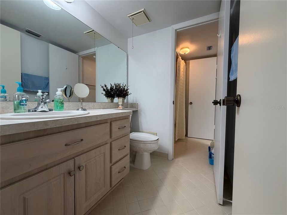 For Sale: $124,900 (2 beds, 1 baths, 1027 Square Feet)
