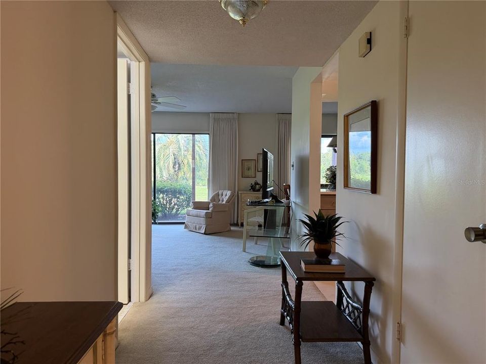 For Sale: $124,900 (2 beds, 1 baths, 1027 Square Feet)