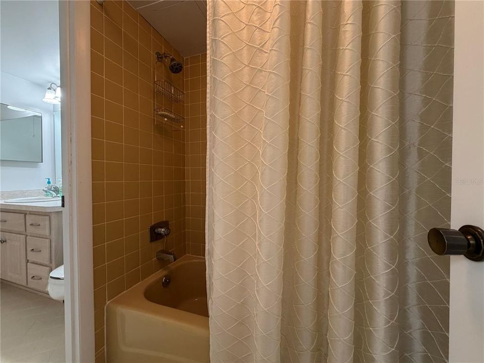 For Sale: $124,900 (2 beds, 1 baths, 1027 Square Feet)