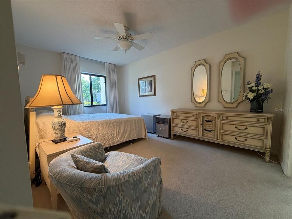 For Sale: $124,900 (2 beds, 1 baths, 1027 Square Feet)