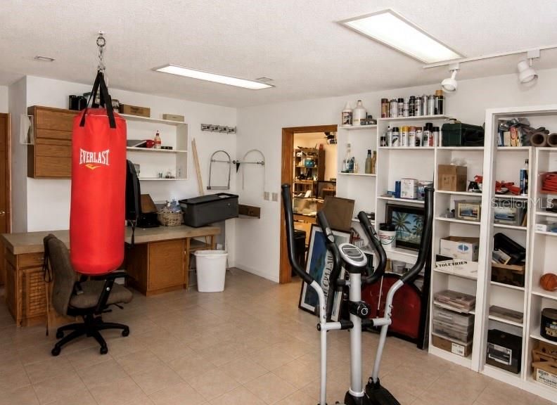 For Sale: $370,000 (6 beds, 4 baths, 3975 Square Feet)