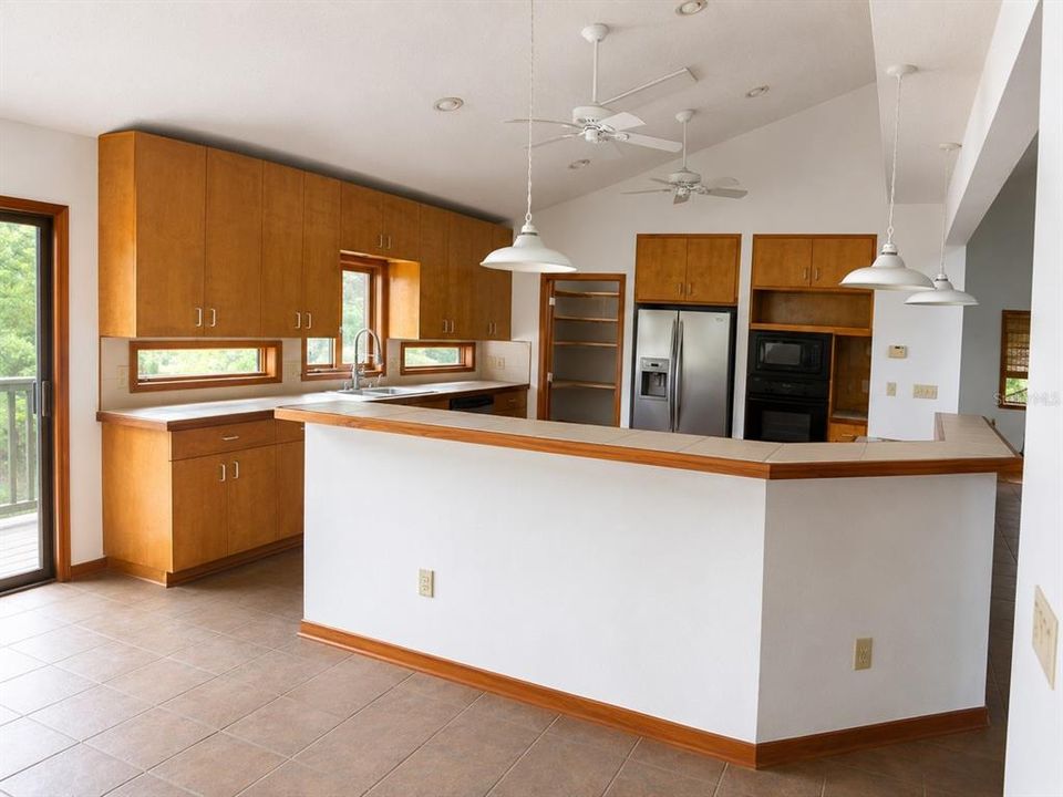 For Sale: $370,000 (6 beds, 4 baths, 3975 Square Feet)