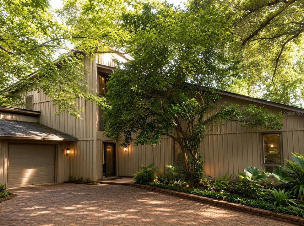 For Sale: $370,000 (6 beds, 4 baths, 3975 Square Feet)
