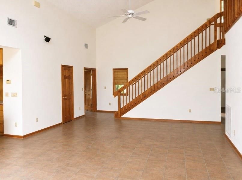 For Sale: $370,000 (6 beds, 4 baths, 3975 Square Feet)