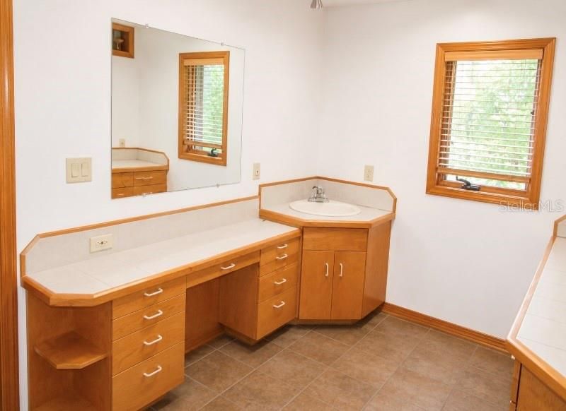 For Sale: $370,000 (6 beds, 4 baths, 3975 Square Feet)