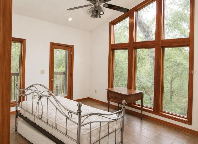 For Sale: $370,000 (6 beds, 4 baths, 3975 Square Feet)