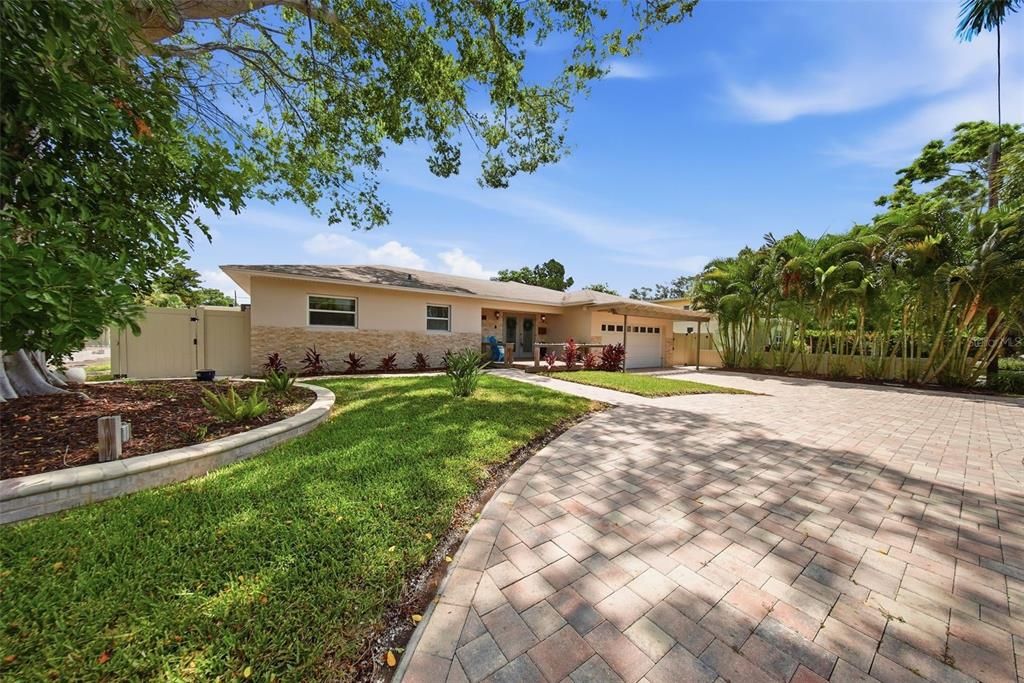 For Sale: $800,000 (3 beds, 4 baths, 2227 Square Feet)