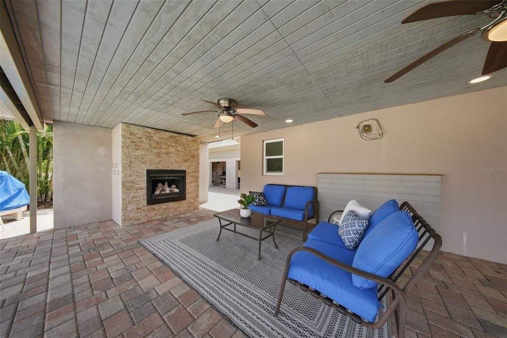 For Sale: $800,000 (3 beds, 4 baths, 2227 Square Feet)