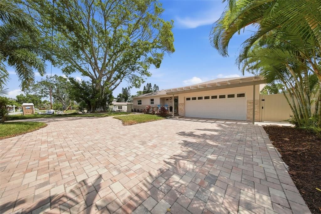 For Sale: $800,000 (3 beds, 4 baths, 2227 Square Feet)