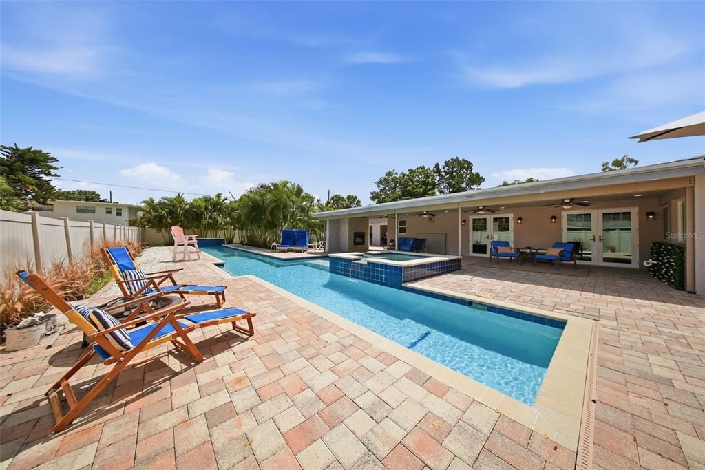 For Sale: $800,000 (3 beds, 4 baths, 2227 Square Feet)