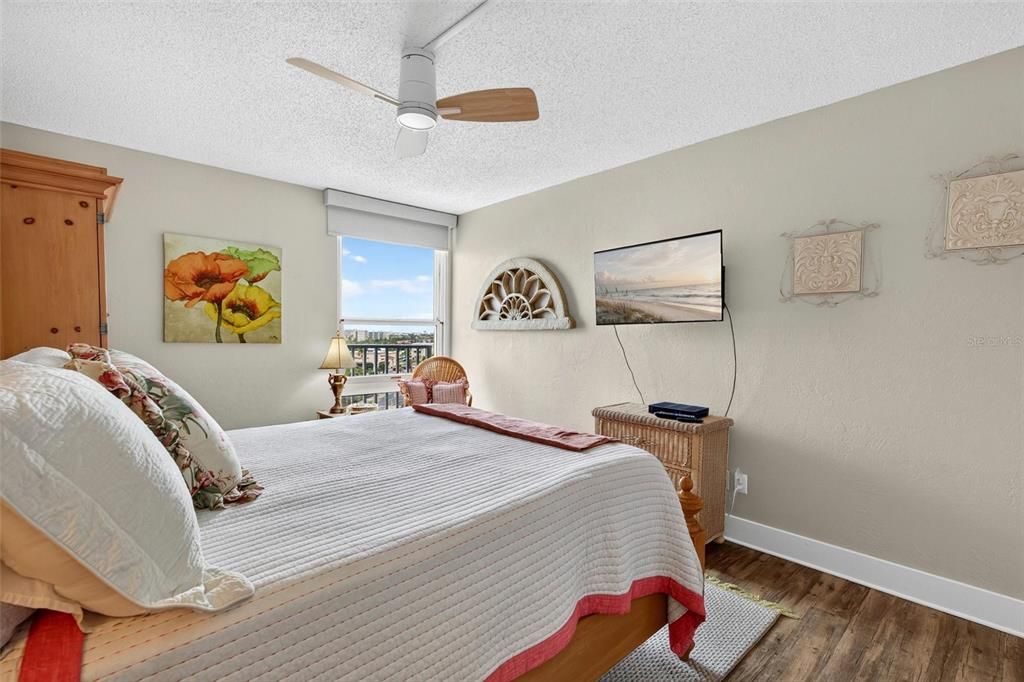 For Sale: $350,000 (2 beds, 2 baths, 1141 Square Feet)