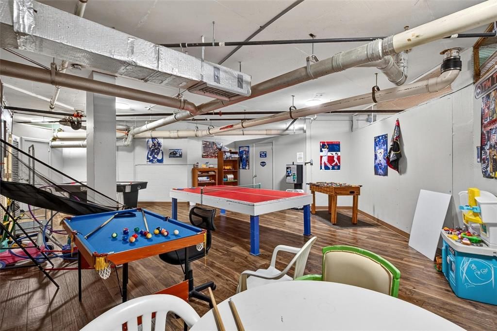 For Sale: $350,000 (2 beds, 2 baths, 1141 Square Feet)