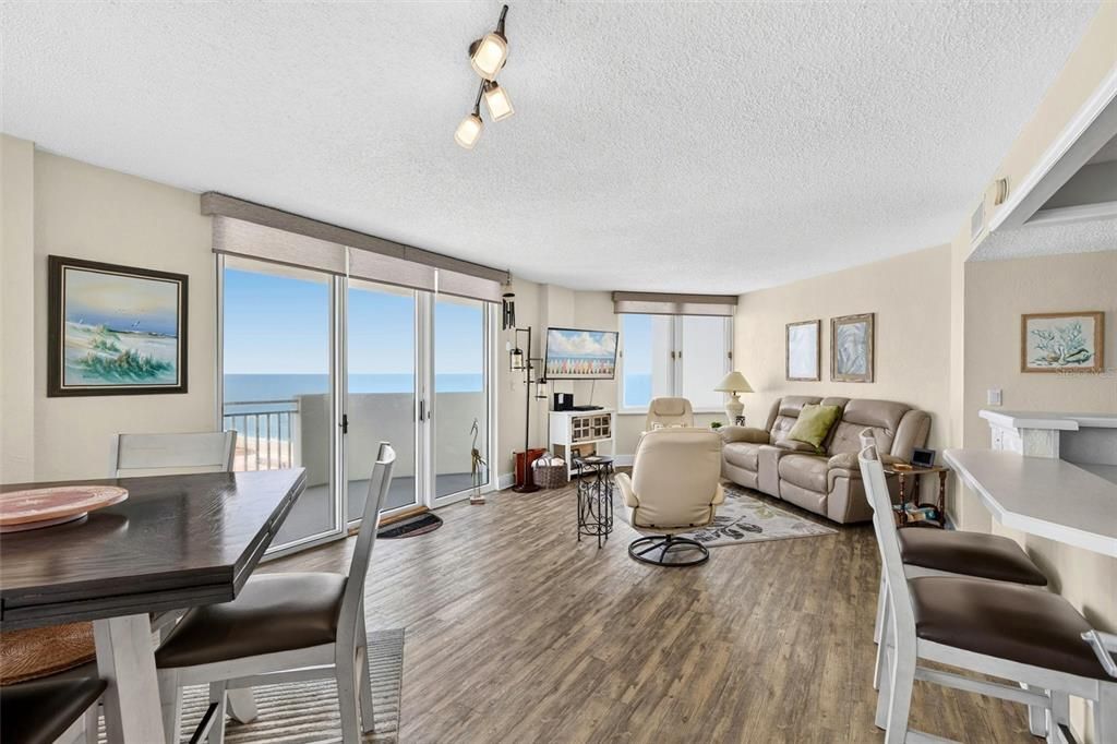 For Sale: $350,000 (2 beds, 2 baths, 1141 Square Feet)