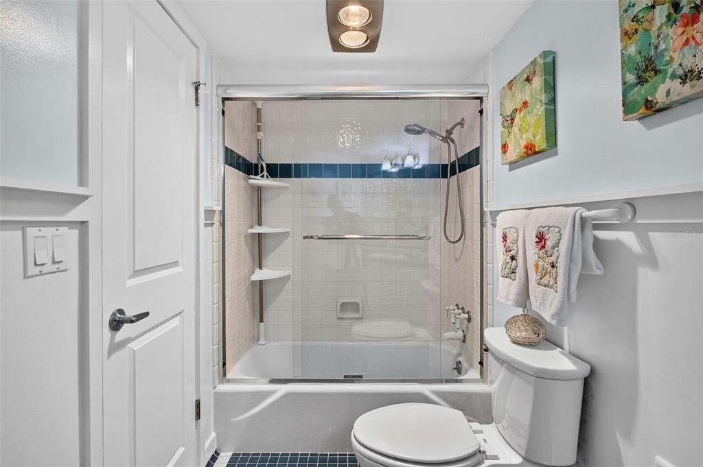 For Sale: $350,000 (2 beds, 2 baths, 1141 Square Feet)