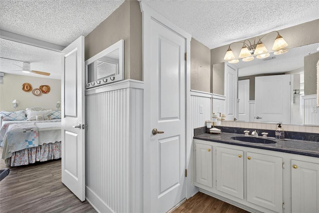 For Sale: $350,000 (2 beds, 2 baths, 1141 Square Feet)
