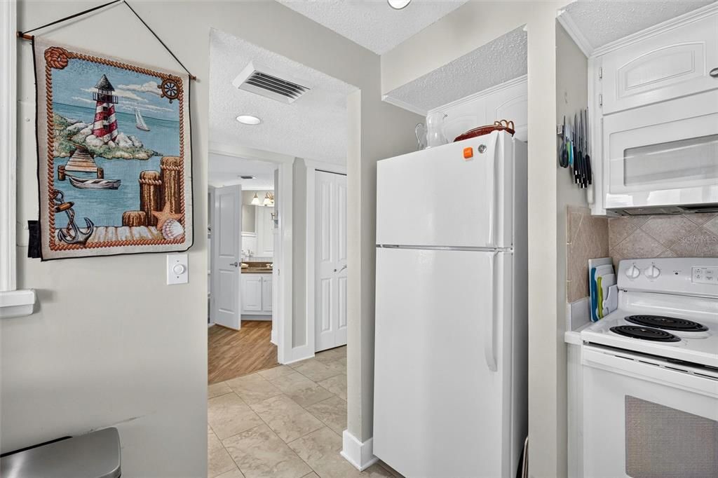 For Sale: $350,000 (2 beds, 2 baths, 1141 Square Feet)