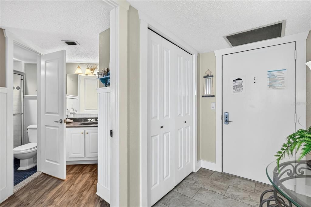 For Sale: $350,000 (2 beds, 2 baths, 1141 Square Feet)