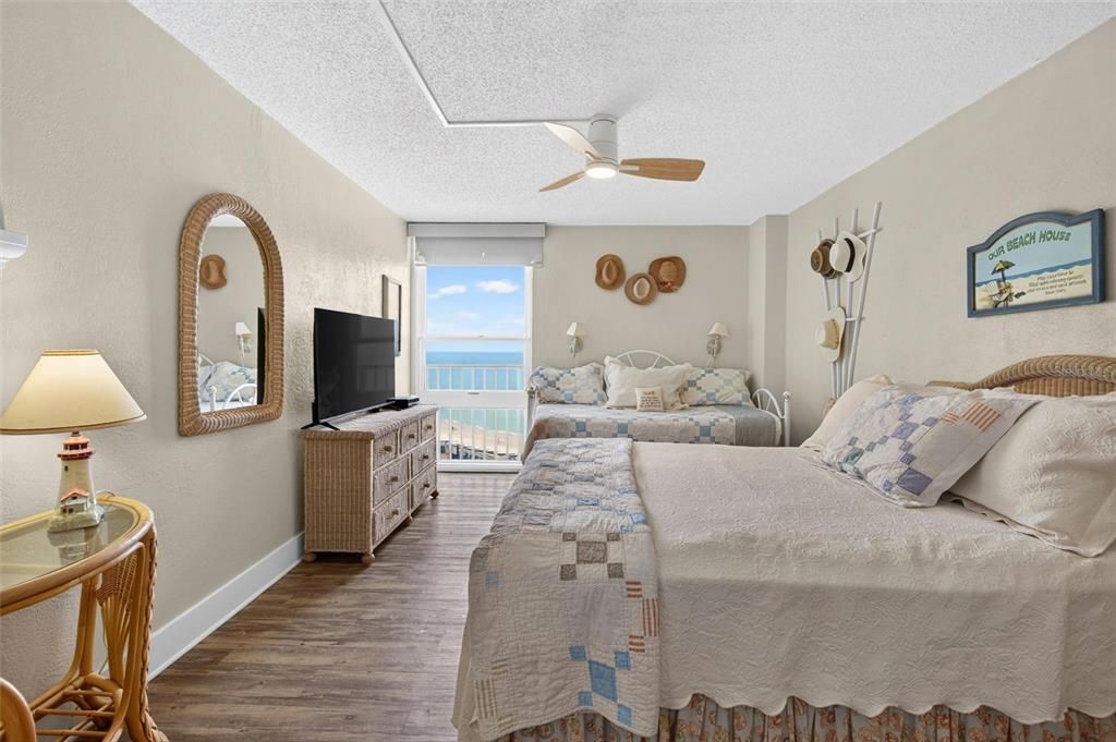 For Sale: $350,000 (2 beds, 2 baths, 1141 Square Feet)