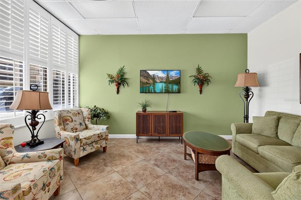 For Sale: $350,000 (2 beds, 2 baths, 1141 Square Feet)