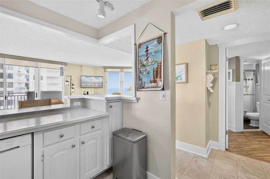 For Sale: $350,000 (2 beds, 2 baths, 1141 Square Feet)
