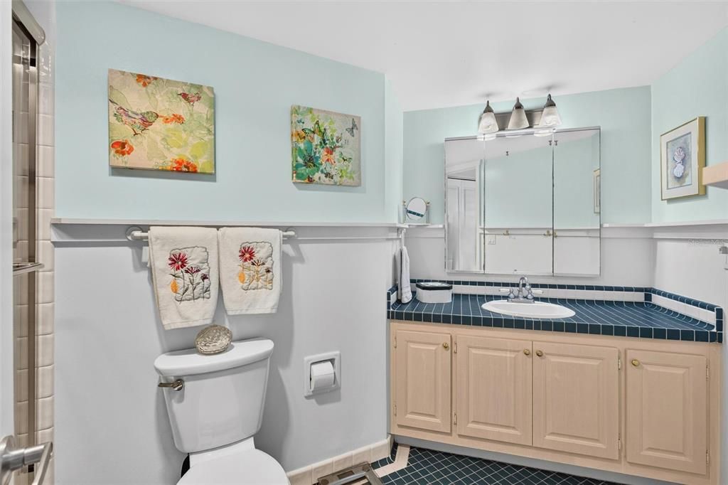 For Sale: $350,000 (2 beds, 2 baths, 1141 Square Feet)