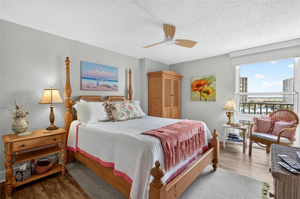 For Sale: $350,000 (2 beds, 2 baths, 1141 Square Feet)