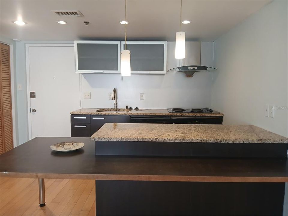 На продажу: $119,900 (1 спален, 1 ванн, 570 Квадратных фут)