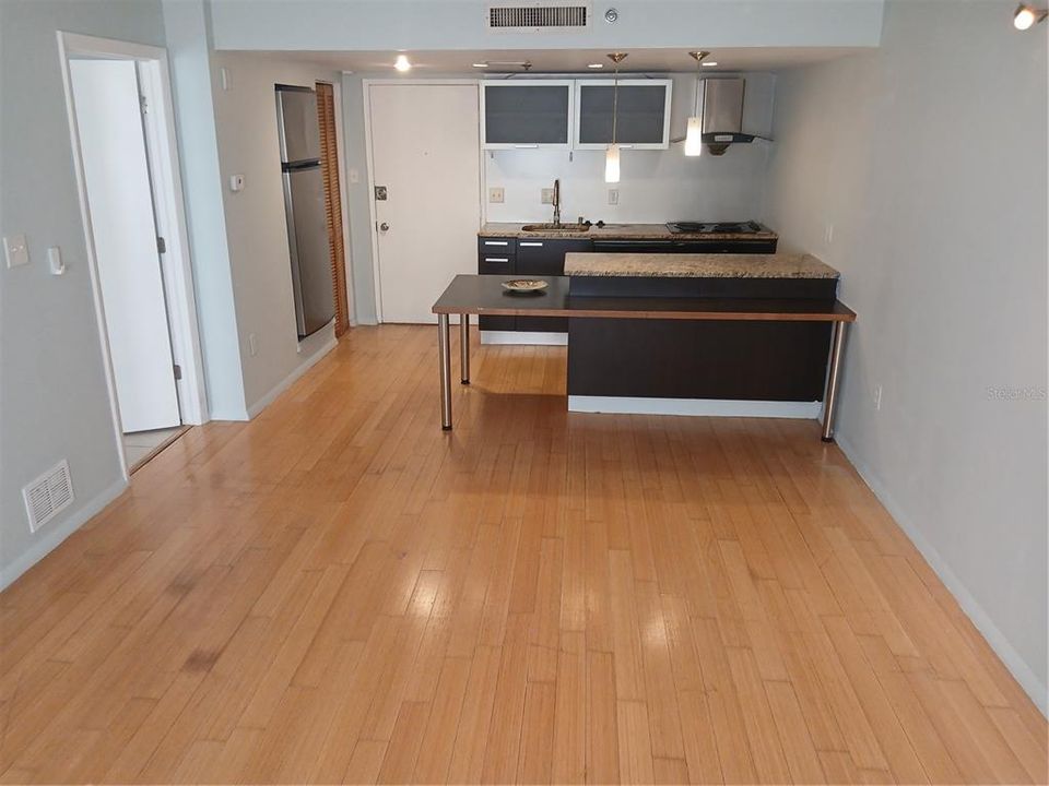 На продажу: $119,900 (1 спален, 1 ванн, 570 Квадратных фут)