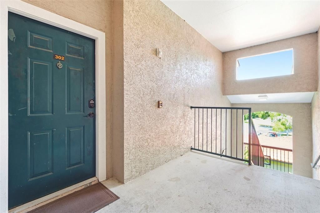 For Sale: $159,000 (1 beds, 1 baths, 792 Square Feet)