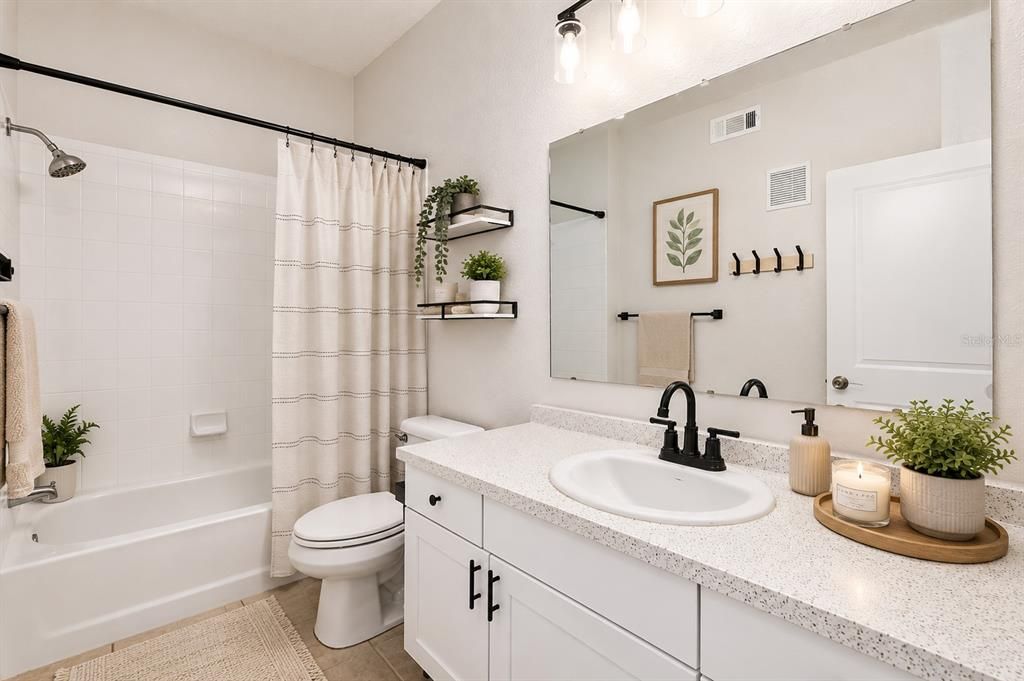 For Sale: $159,000 (1 beds, 1 baths, 792 Square Feet)