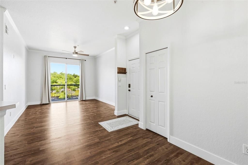 For Sale: $159,000 (1 beds, 1 baths, 792 Square Feet)
