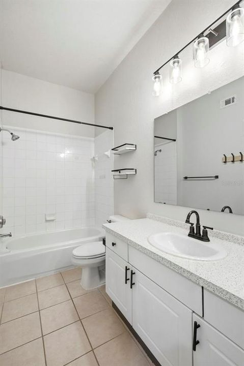For Sale: $159,000 (1 beds, 1 baths, 792 Square Feet)