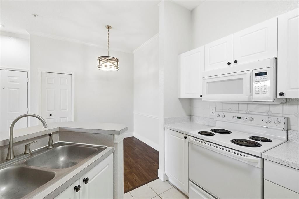 For Sale: $159,000 (1 beds, 1 baths, 792 Square Feet)