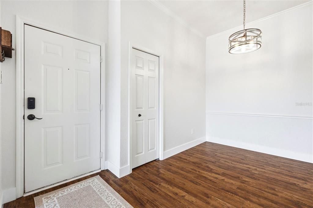 For Sale: $159,000 (1 beds, 1 baths, 792 Square Feet)