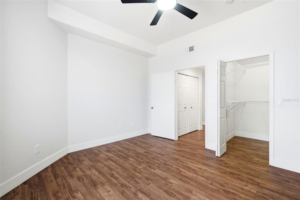 For Sale: $159,000 (1 beds, 1 baths, 792 Square Feet)