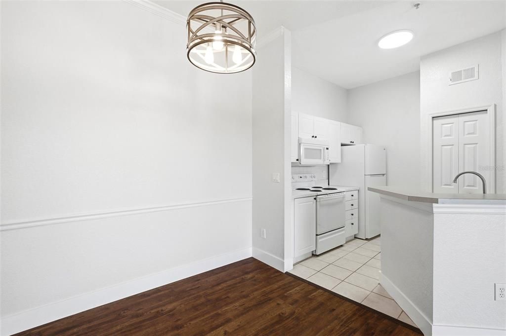 For Sale: $159,000 (1 beds, 1 baths, 792 Square Feet)