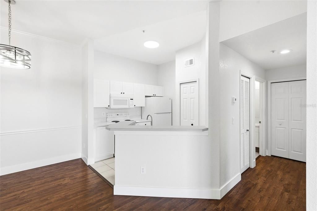 For Sale: $159,000 (1 beds, 1 baths, 792 Square Feet)