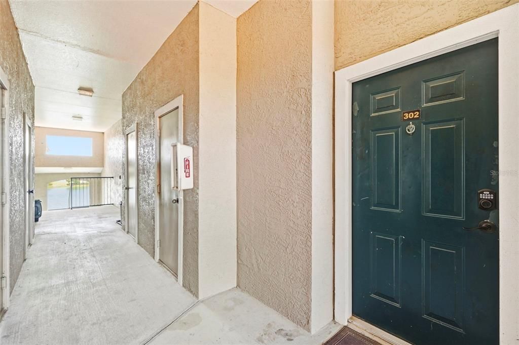 For Sale: $159,000 (1 beds, 1 baths, 792 Square Feet)